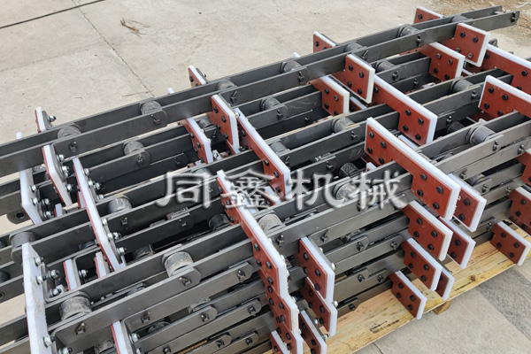 埋刮板輸送機鏈條-新鄉(xiāng)市同鑫振動機械有限公司